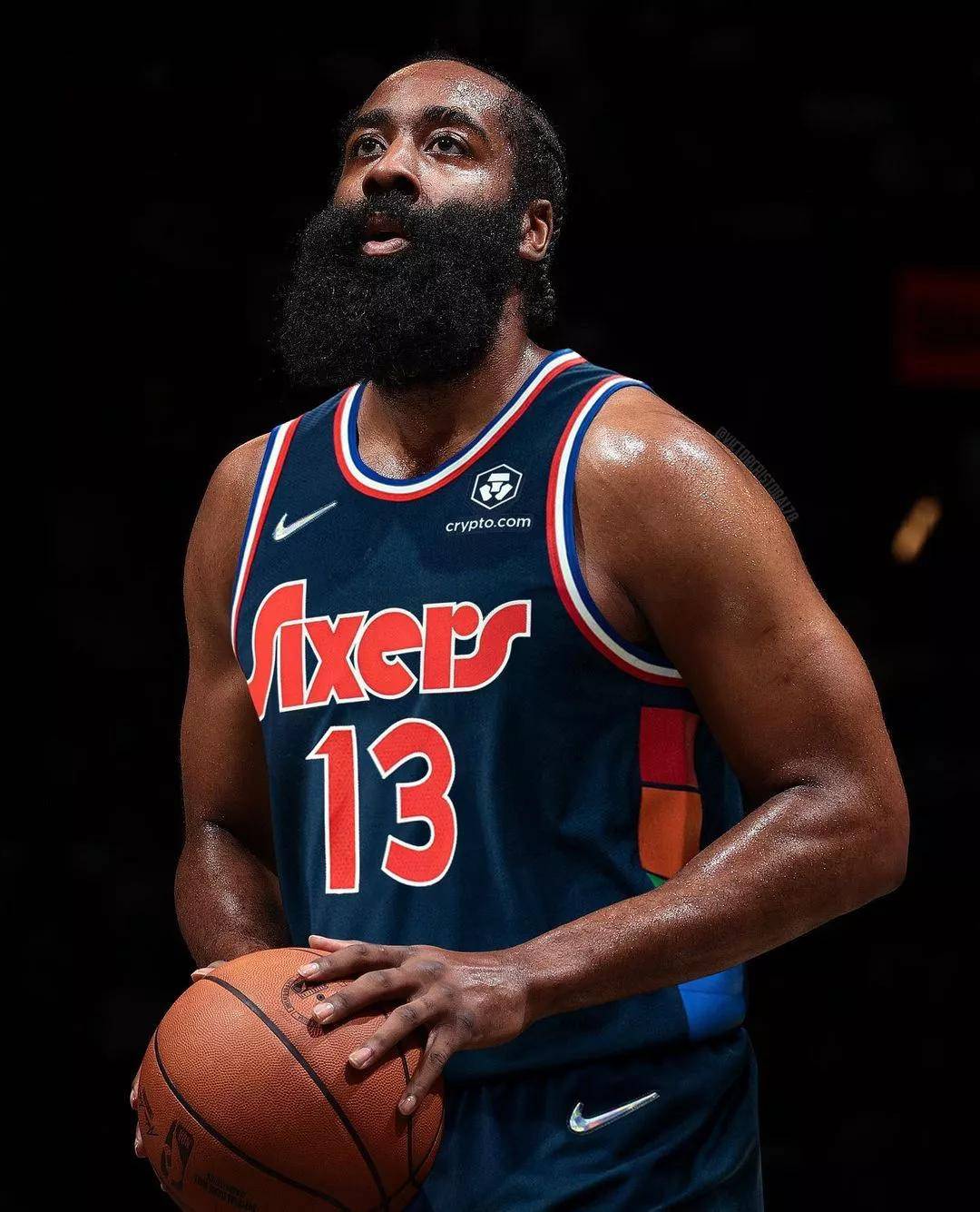 爱游戏-篮网引发争议！，哈登官方宣布反败为胜新规赢得满堂喝彩(哈登交易到篮网篮网出什么筹码)