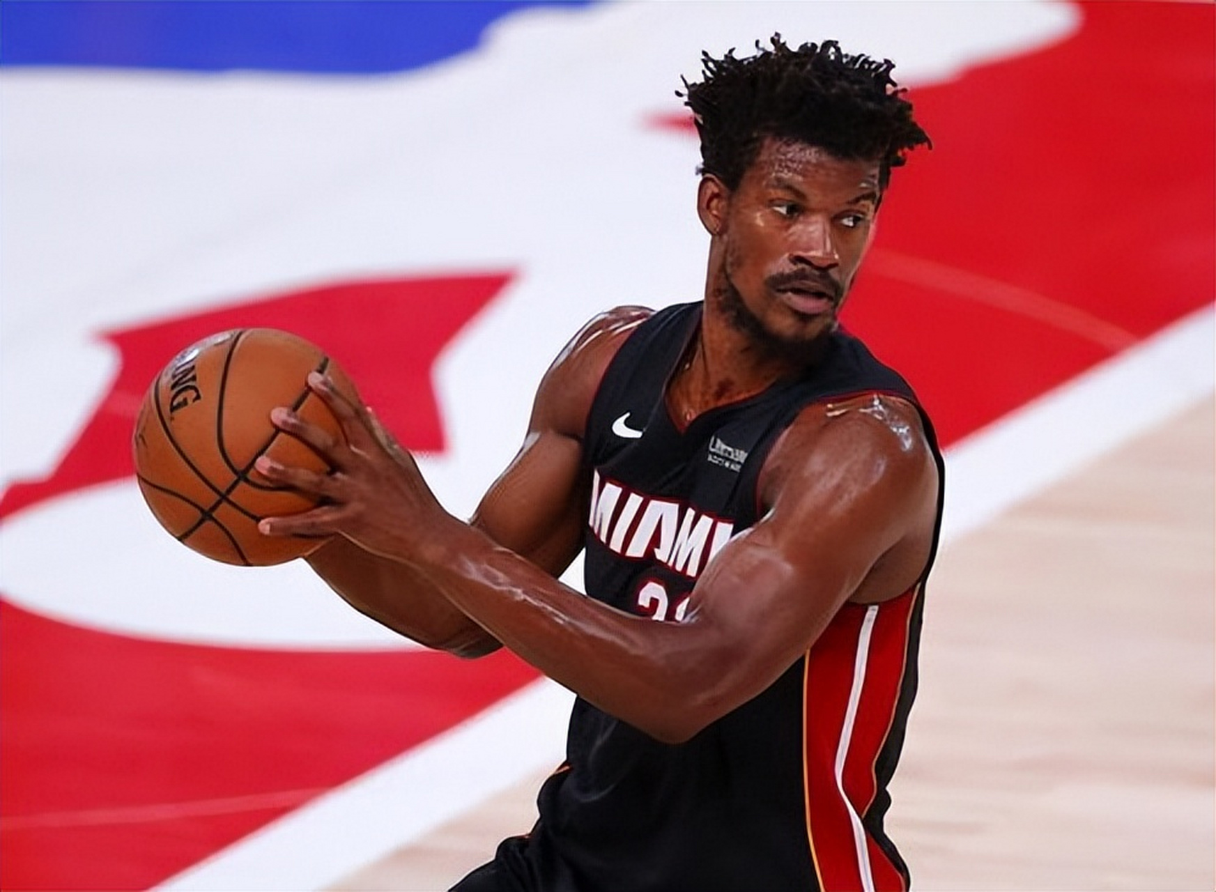 爱游戏体育-关于巴特勒回归赛场，绝杀首场状态亮眼，公牛观众沸腾！的信息