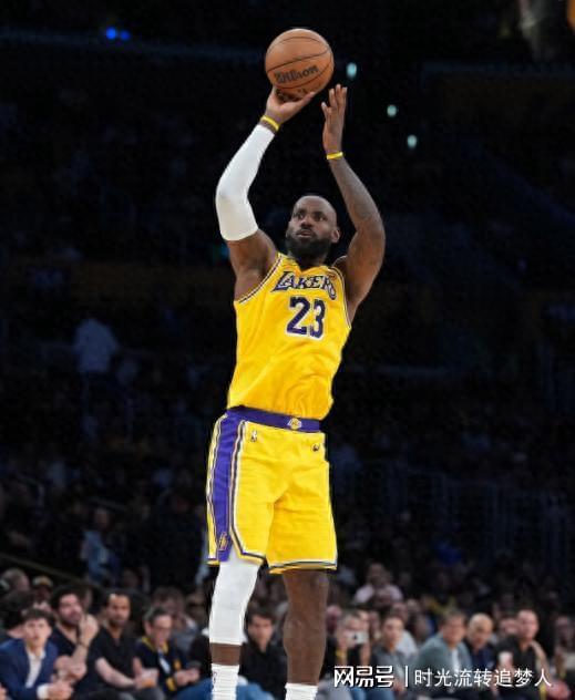 AYX-詹姆斯在法国队比赛中出色防守，回归赛场引发热议！的简单介绍