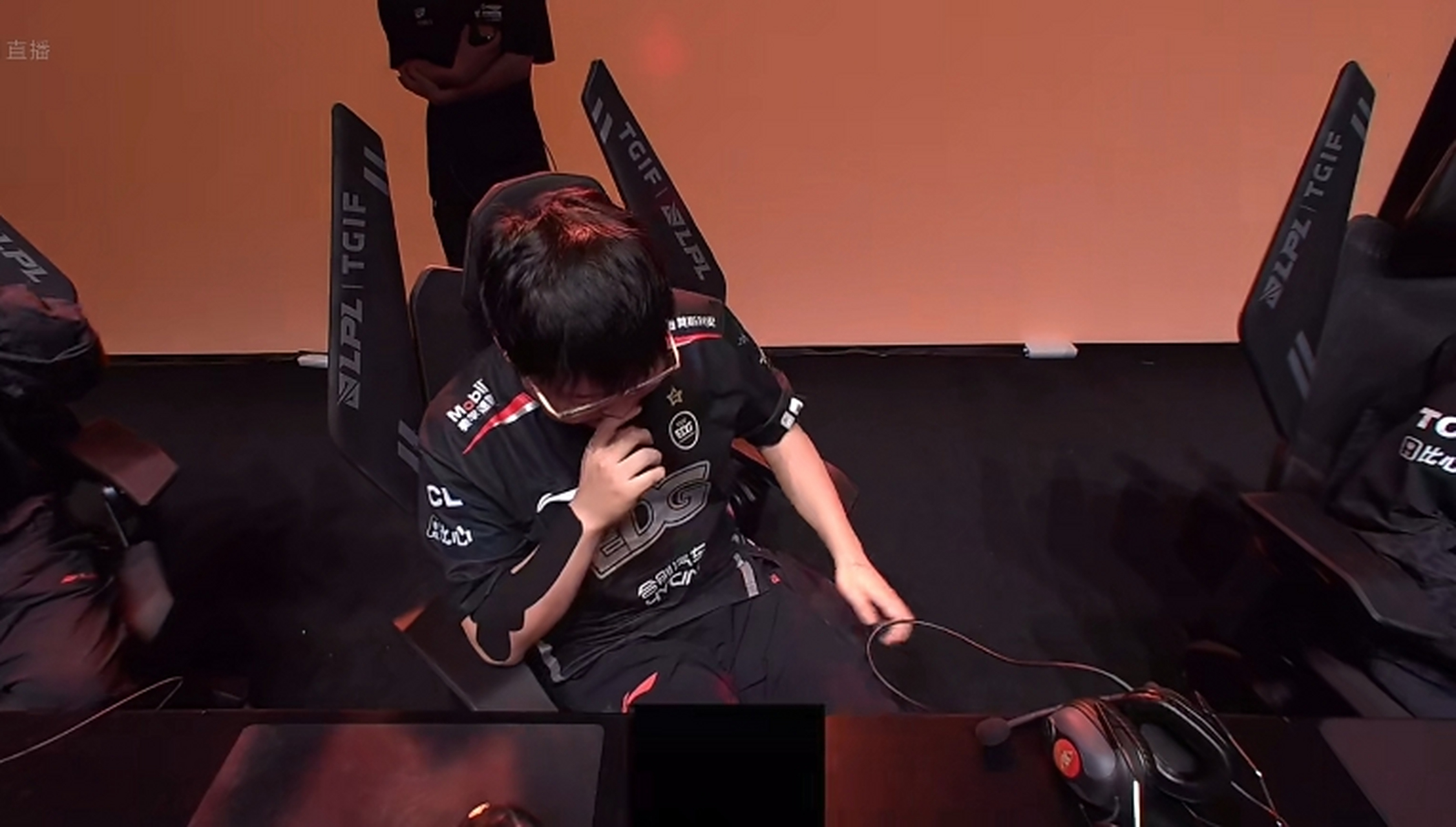 爱游戏体育-Uzi迎来五赛季高光表现，G2球迷沸腾！的简单介绍